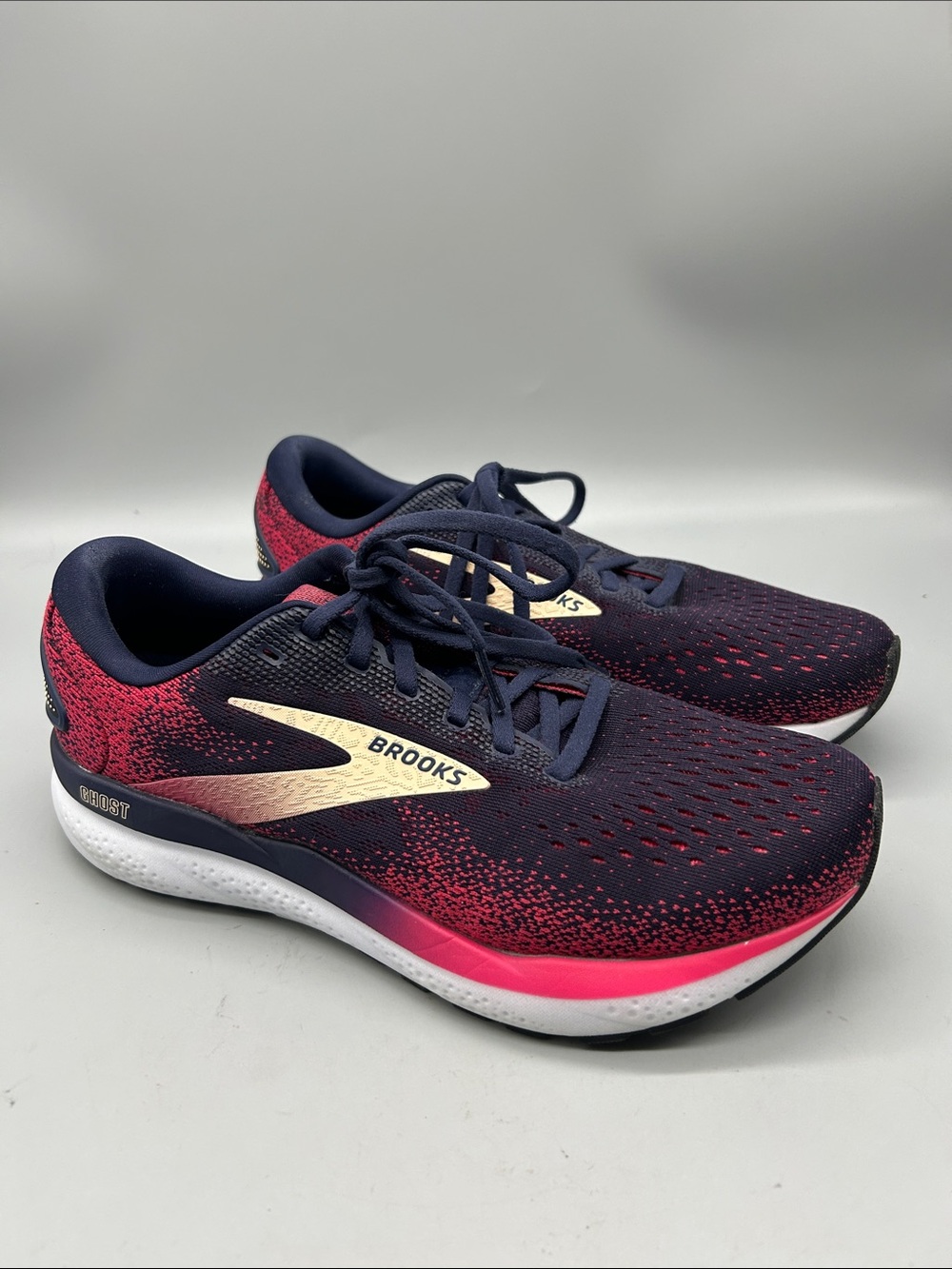 Like new! Brooks Ghost 16 Gradient Navy & Pink Women's Running Shoes Size 8.5